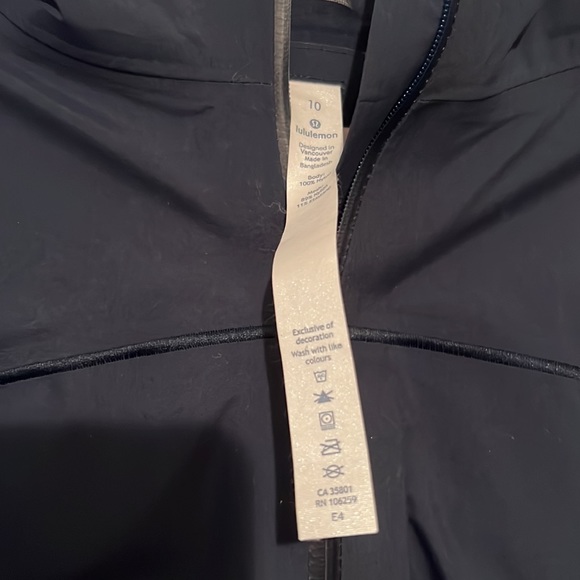 Lululemon rain jacket - Picture 4 of 6